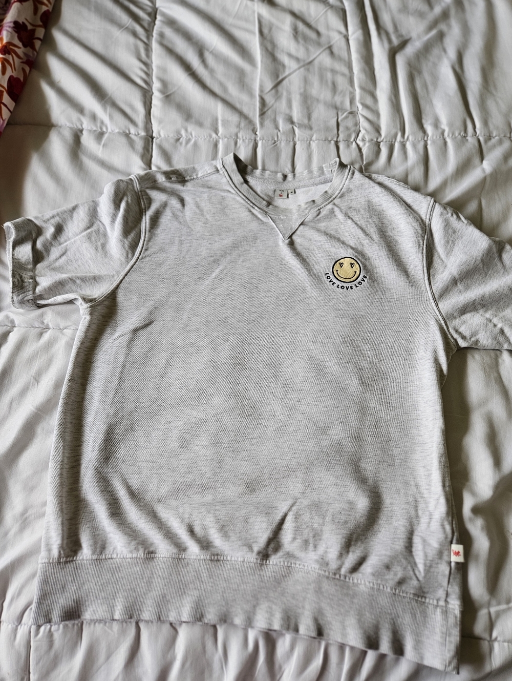 JAJU Short Sleeve Grey Sweatshirt - Smiley "Love" Patch - Size M - Picture 10 of 10